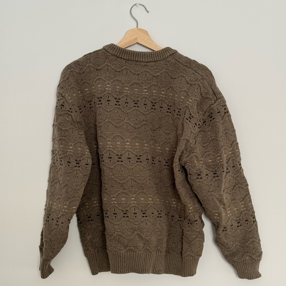 Northern Elements Vintage Sweater - Picture 2 of 6